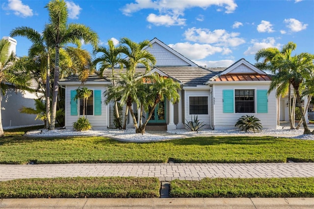 view of front facade with a front yard