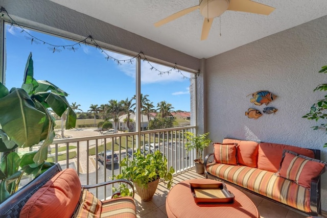 sunroom featuring ceiling fan