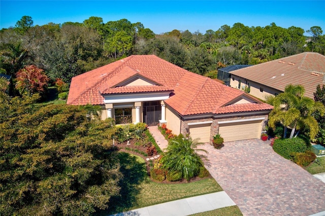 view of front of property featuring a garage