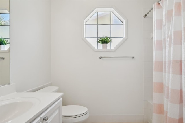 bathroom with vanity, toilet, and curtained shower