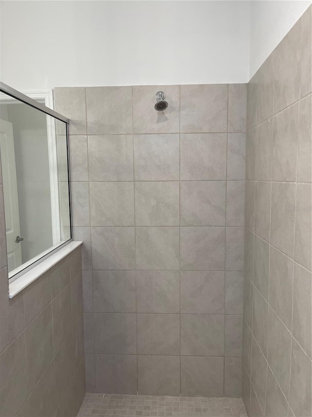 bathroom with a tile shower