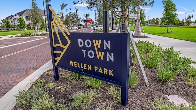 community sign with a lawn