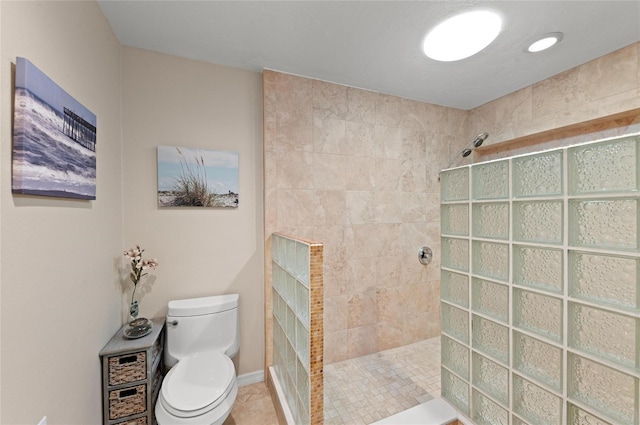 bathroom with toilet and tiled shower