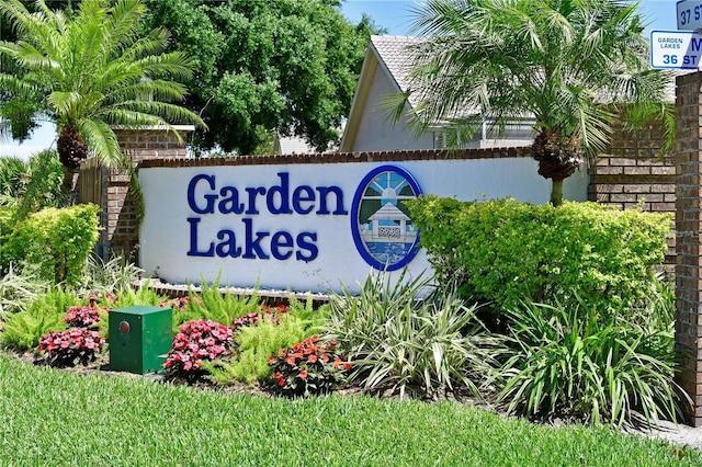 view of community / neighborhood sign