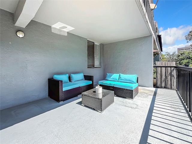 balcony featuring an outdoor hangout area