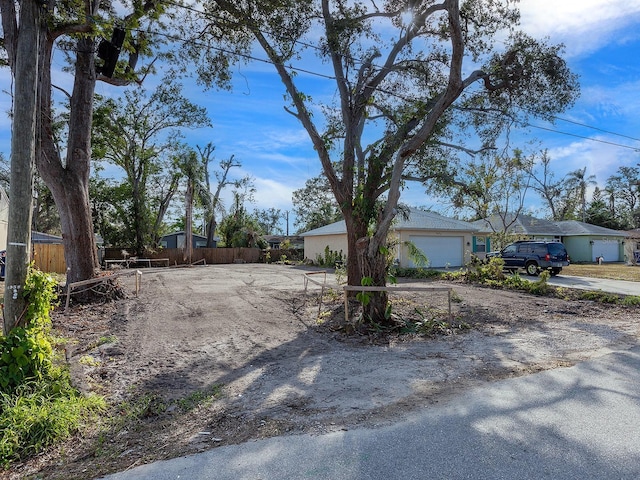 Listing photo 3 for 2950 Forest Ln, Sarasota FL 34231