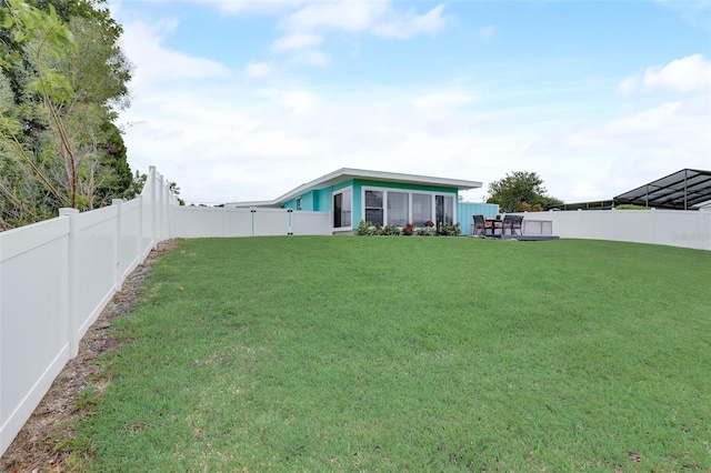 view of yard featuring a fenced backyard