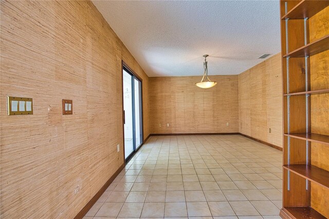 3837 Torrey Pines Blvd, Sarasota, FL 34238 - unfurnished room featuring a textured ceiling, light tile patterned floors, and baseboards
