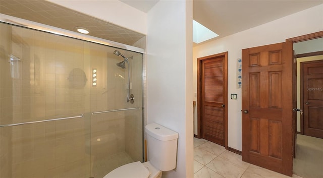 3837 Torrey Pines Blvd, Sarasota, FL 34238 - bathroom with a shower stall, toilet, a skylight, and a closet
