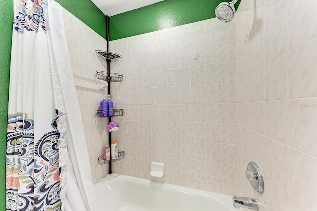 bathroom with shower / bathtub combination with curtain