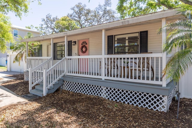 ranch-style home featuring a porch