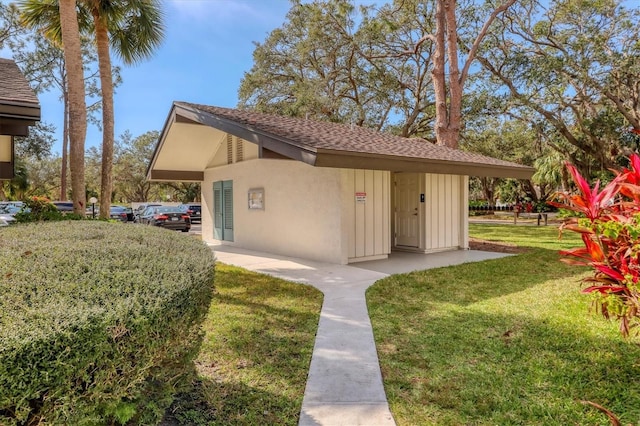 exterior space featuring a lawn