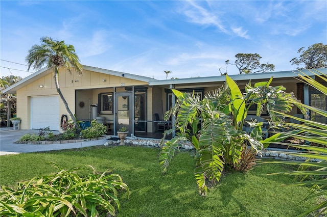 view of front of house featuring a garage and a front yard