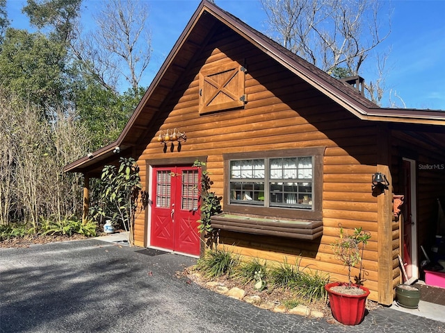 view of front of home with an outbuilding