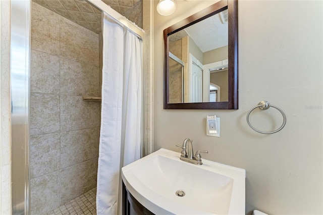 bathroom featuring sink and a shower with curtain