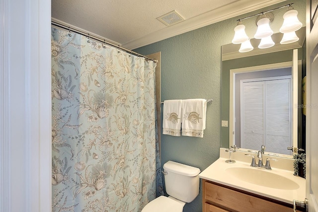 bathroom featuring toilet, crown molding, a textured ceiling, vanity, and curtained shower