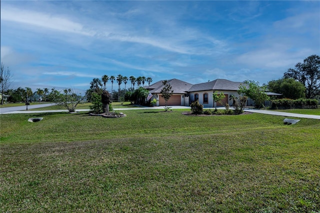 view of front of home featuring a garage and a front yard