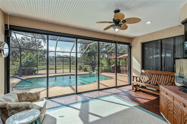 sunroom featuring ceiling fan