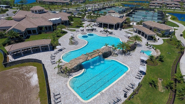 view of swimming pool