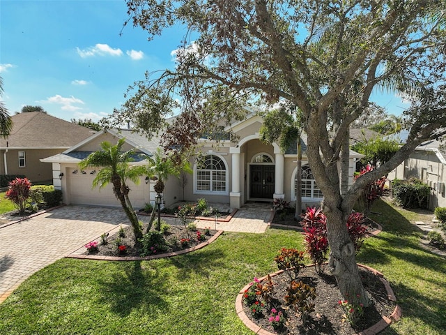 view of front facade featuring a garage and a front lawn