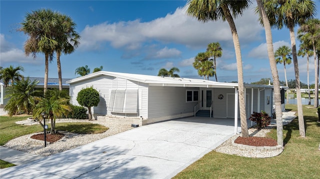 view of front of property with a front yard and a carport