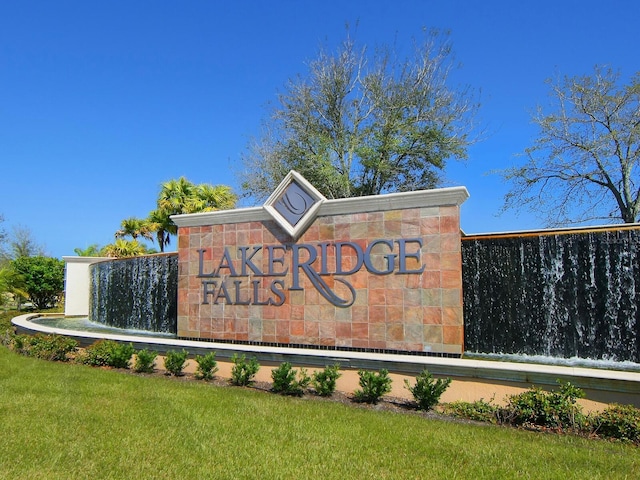 community / neighborhood sign featuring a lawn