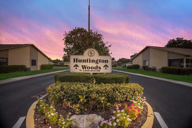 view of community / neighborhood sign