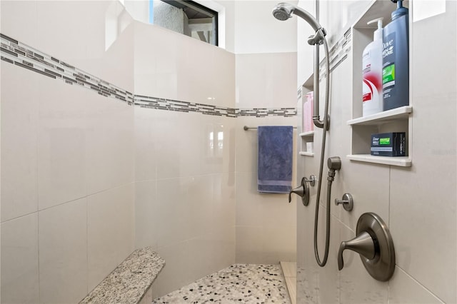 bathroom featuring tiled shower