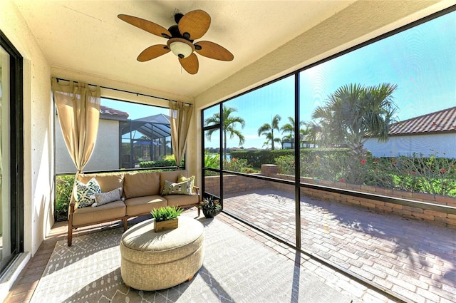 sunroom with ceiling fan