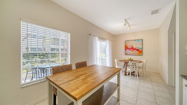 7632 Plantation Cir, Bradenton, FL 34201 - dining space featuring baseboards, visible vents, track lighting, and light tile patterned flooring