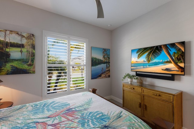 bedroom featuring ceiling fan