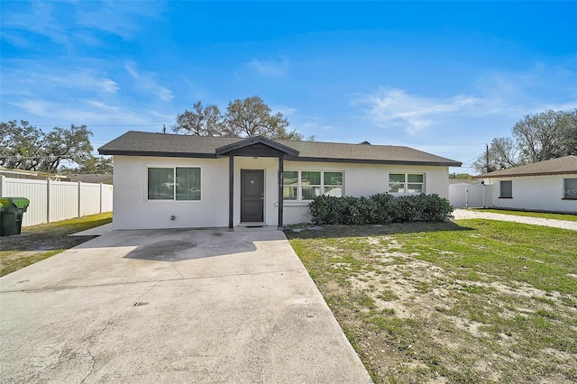 single story home with a front yard