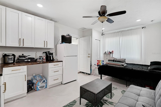 living room featuring ceiling fan