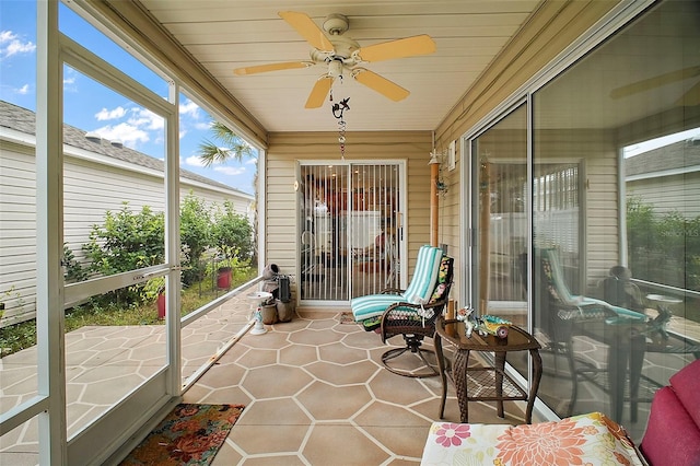 sunroom / solarium with ceiling fan