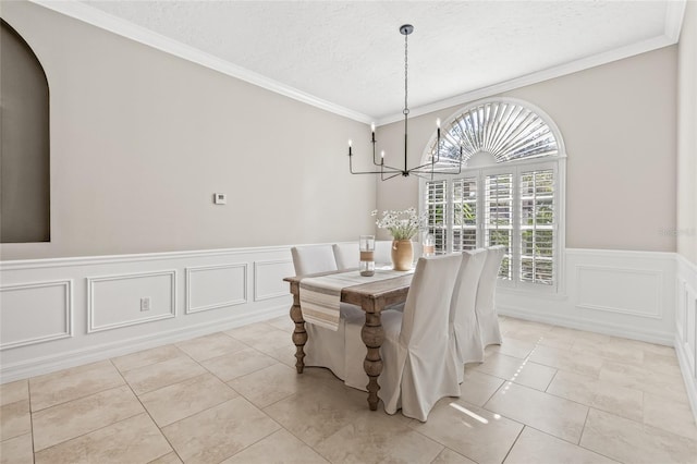 tiled dining area with crown molding, a notable chandelier, and a textured ceiling