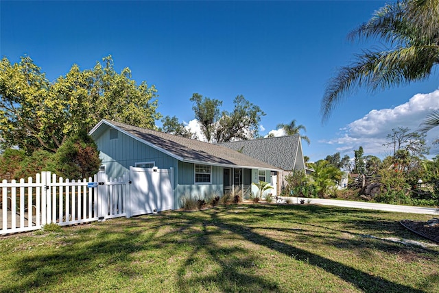 view of front of house with fence and a front yard