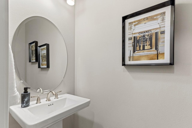 bathroom featuring sink