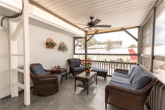 sunroom with ceiling fan