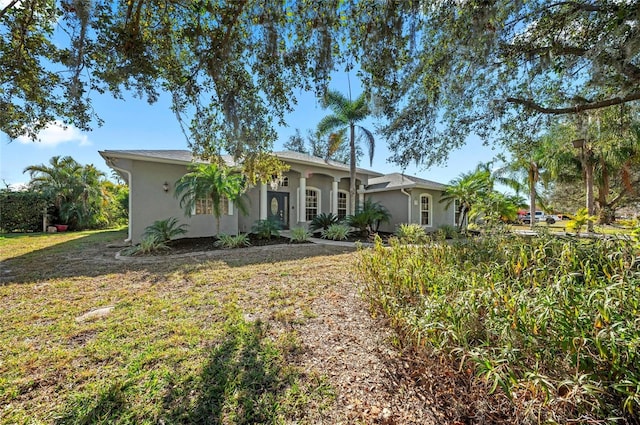 single story home with a front lawn