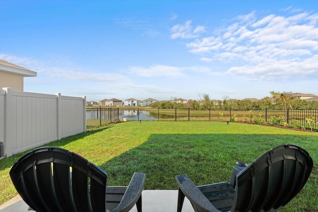 view of yard featuring a water view