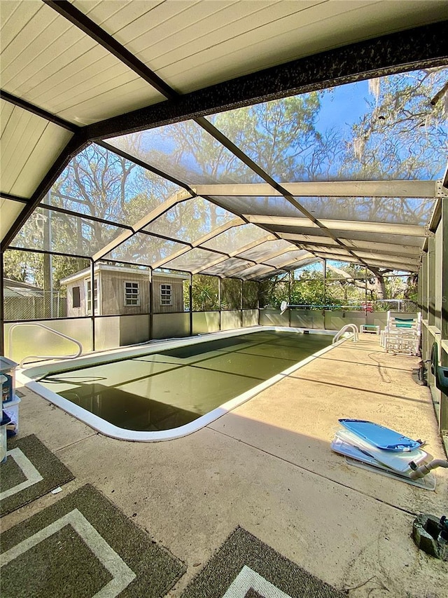 view of swimming pool