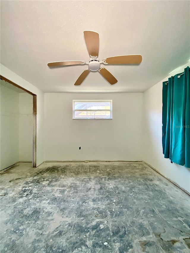 unfurnished bedroom featuring a closet and ceiling fan