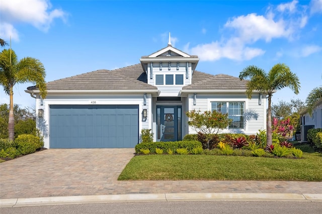 view of front of home featuring a garage and a front yard