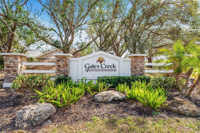 view of community / neighborhood sign