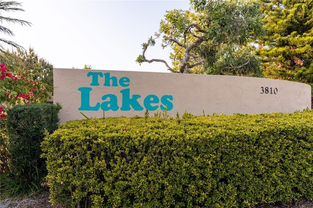 view of community / neighborhood sign