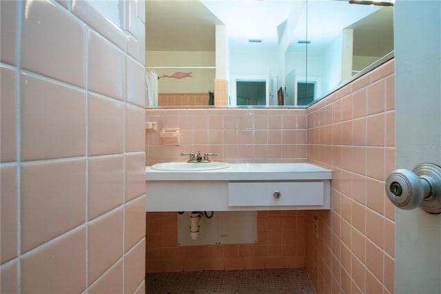 1555 Flower Dr, Sarasota, FL 34239 - bathroom featuring sink and tile walls
