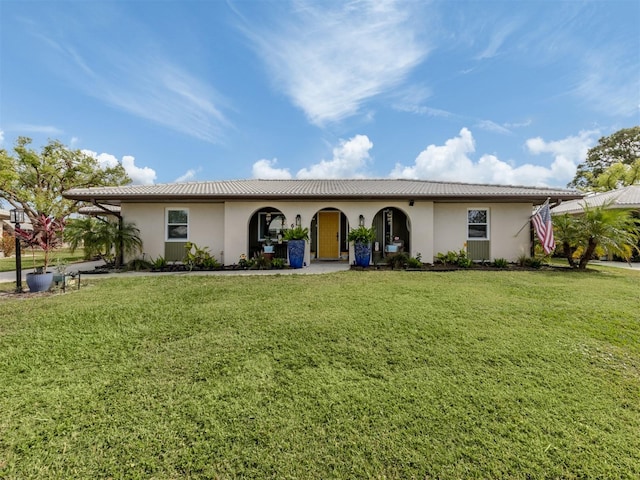 view of front of property with a front yard