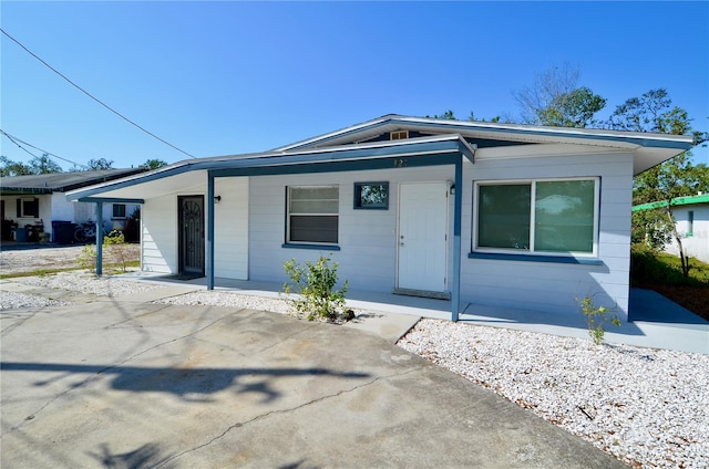 single story home with covered porch