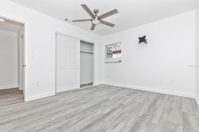 unfurnished bedroom featuring visible vents, baseboards, light wood-type flooring, a closet, and a ceiling fan