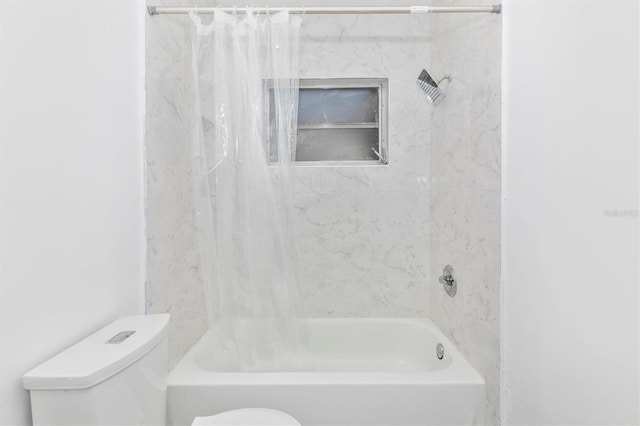 full bathroom featuring toilet and shower / tub combo with curtain